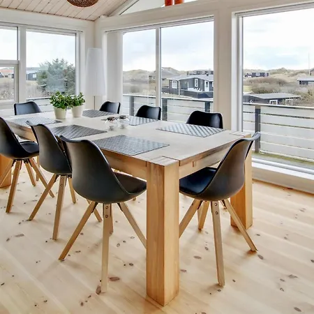 Ute - 200m From The Sea By Interhome *