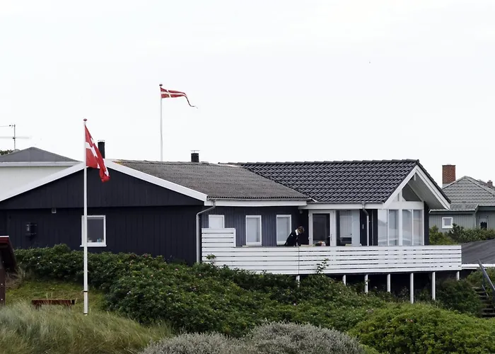 Ute - 200m From The Sea By Interhome